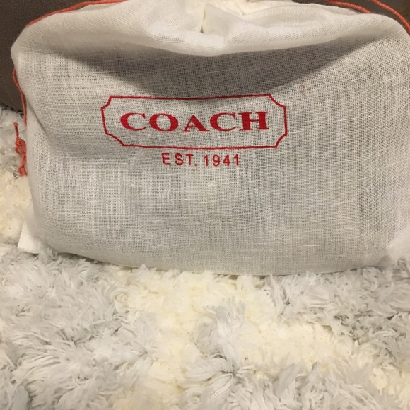 Beautiful Coach silver/grey wristlet in bag - Picture 2 of 8